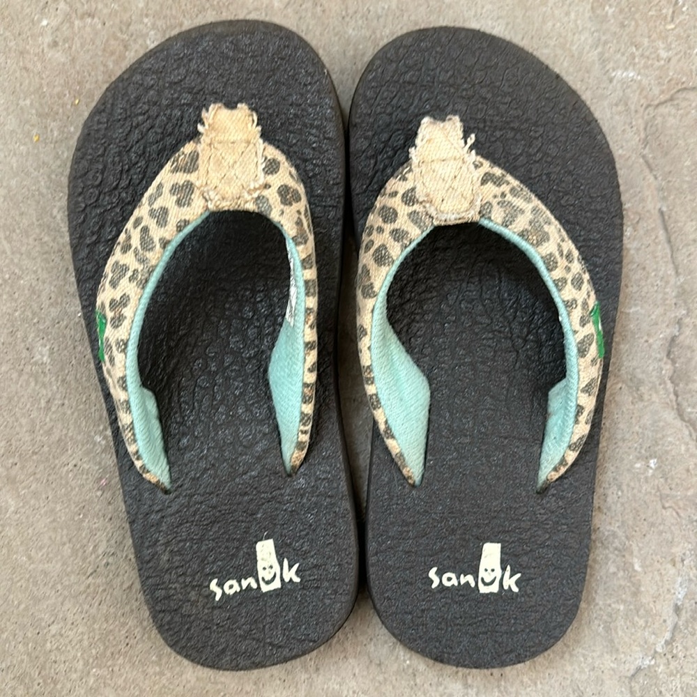 🎈5 for$25 Sanuk toddler flipflops